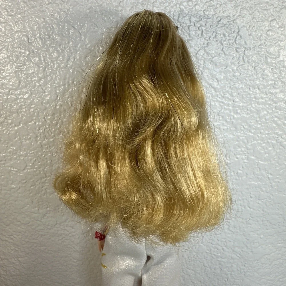 Disney Zombies 4 Dawn of the Vampires Nova‎ Bright Barbie Doll New Loose